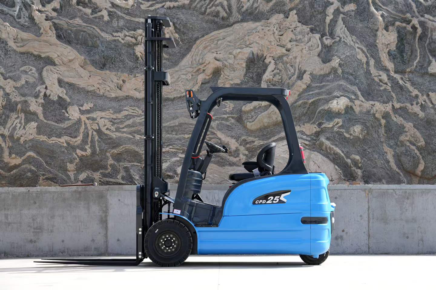 3-Wheel Electric Forklift 2.5T