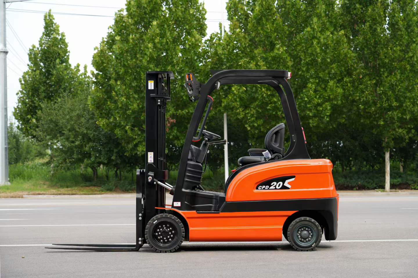 4-Wheel Electric Forklift 2T
