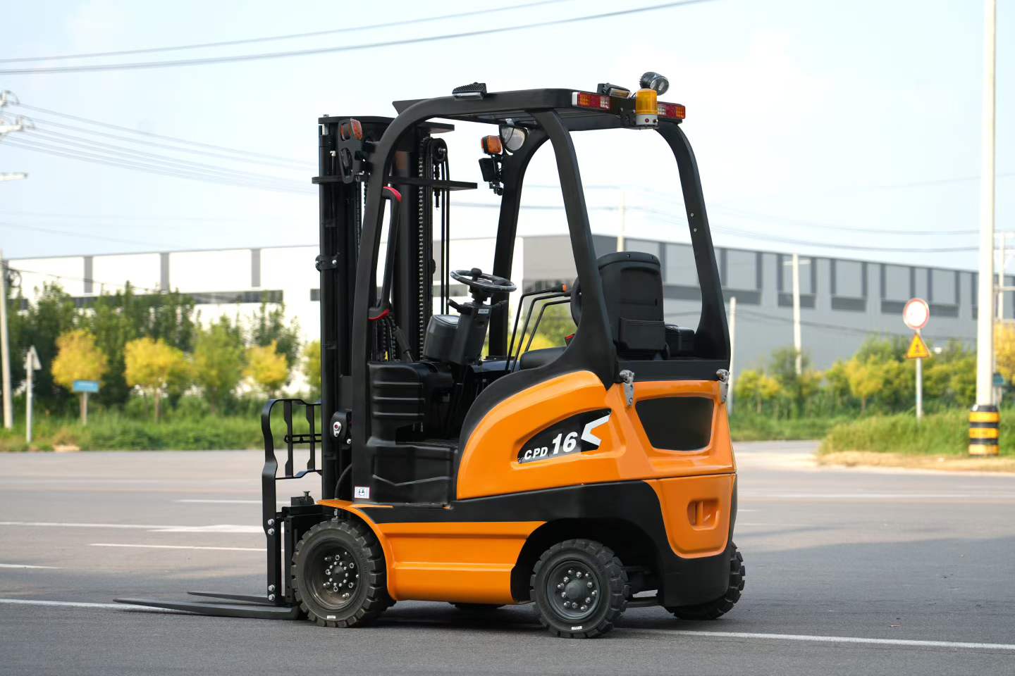 4-Wheel Electric Forklift 1.5T